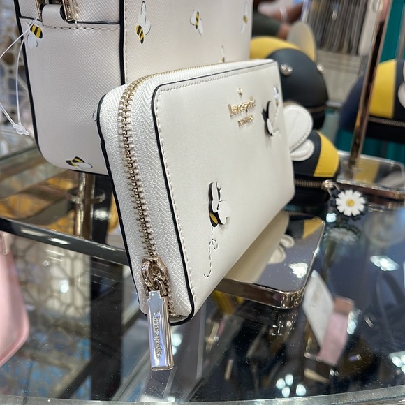 Kate Spade honey bee large continental wallet
PARCHMENT MULTI - Picture 8 of 16